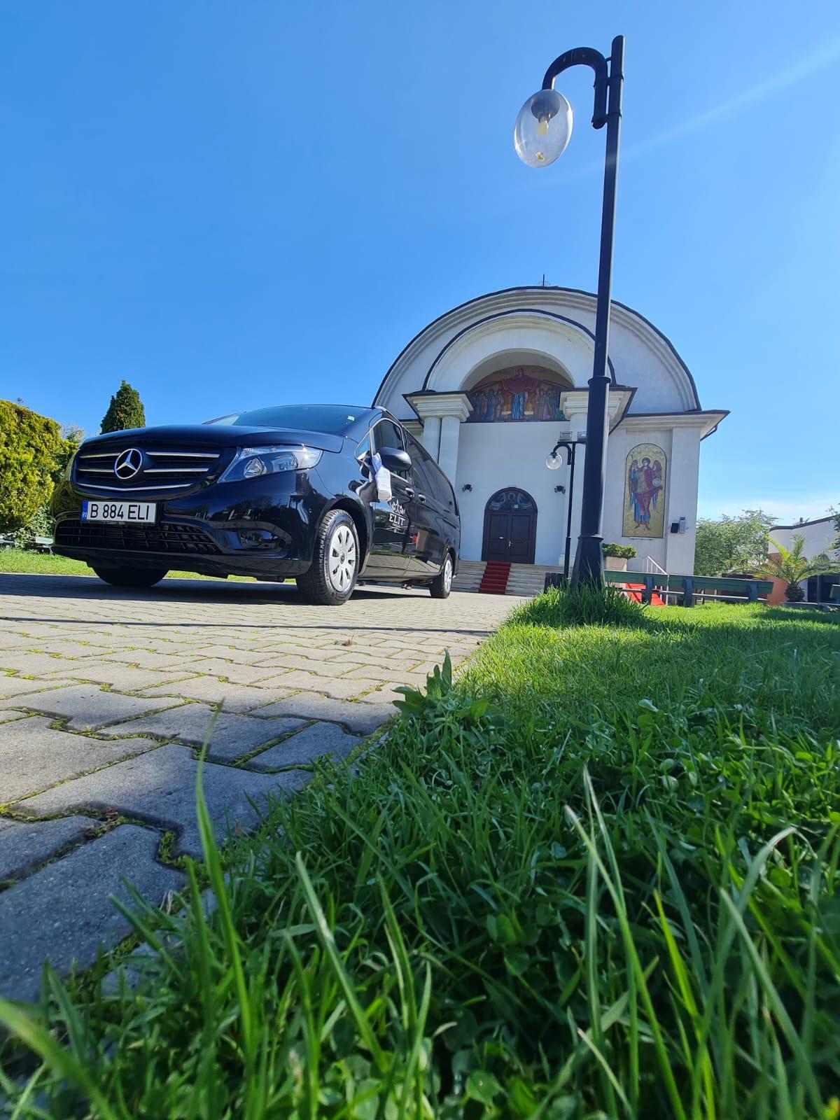 Dubă funerară Mercedes Elit la capelă